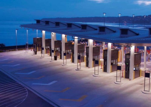 At the Peace Arch border crossing near Vancouver, long-life, linear fluorescents provide low glare, but pure white direct downlight. This means accurate colour rendition, energy efficiency, and high visual acuity. Photos courtesy Craig Spring Architectural Photography