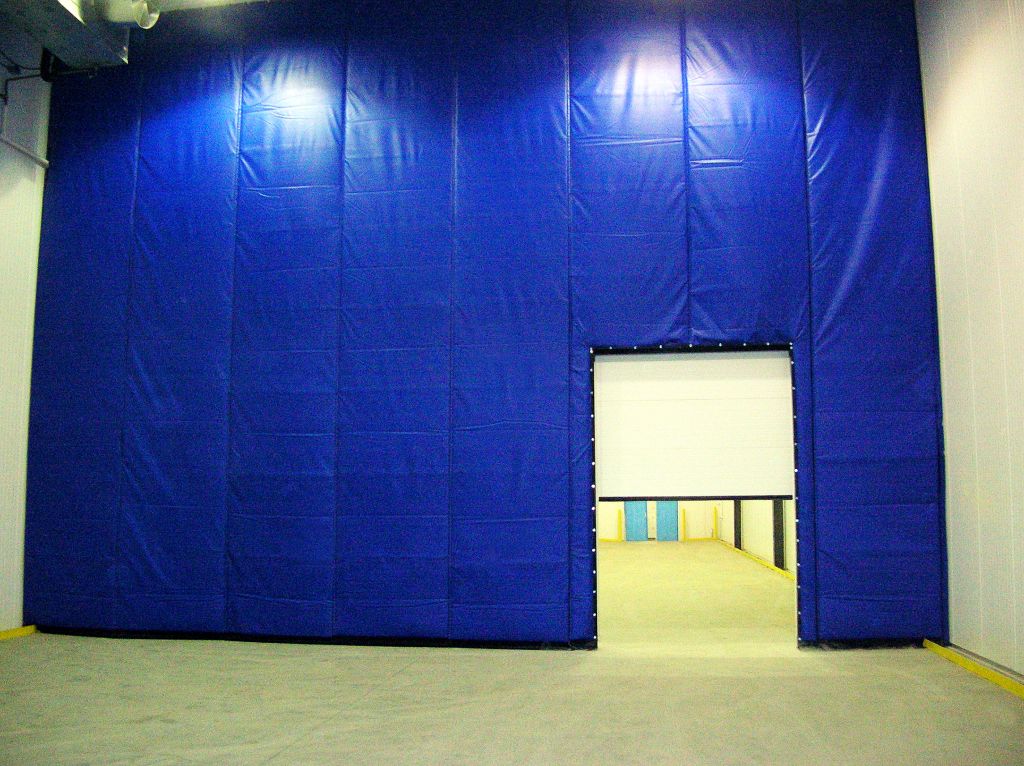 Fabric curtain walls can be used to divide cooler/freezer space, keep employees warm or cool in specifi ed plant areas, and protect temperaturesensitive items or processes.