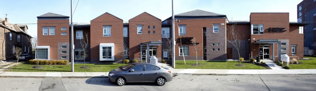 Designed with a hospitality model, the centre was ‘de-institutionalized’ and resembles a small residential hotel rather than a traditional shelter facility. 