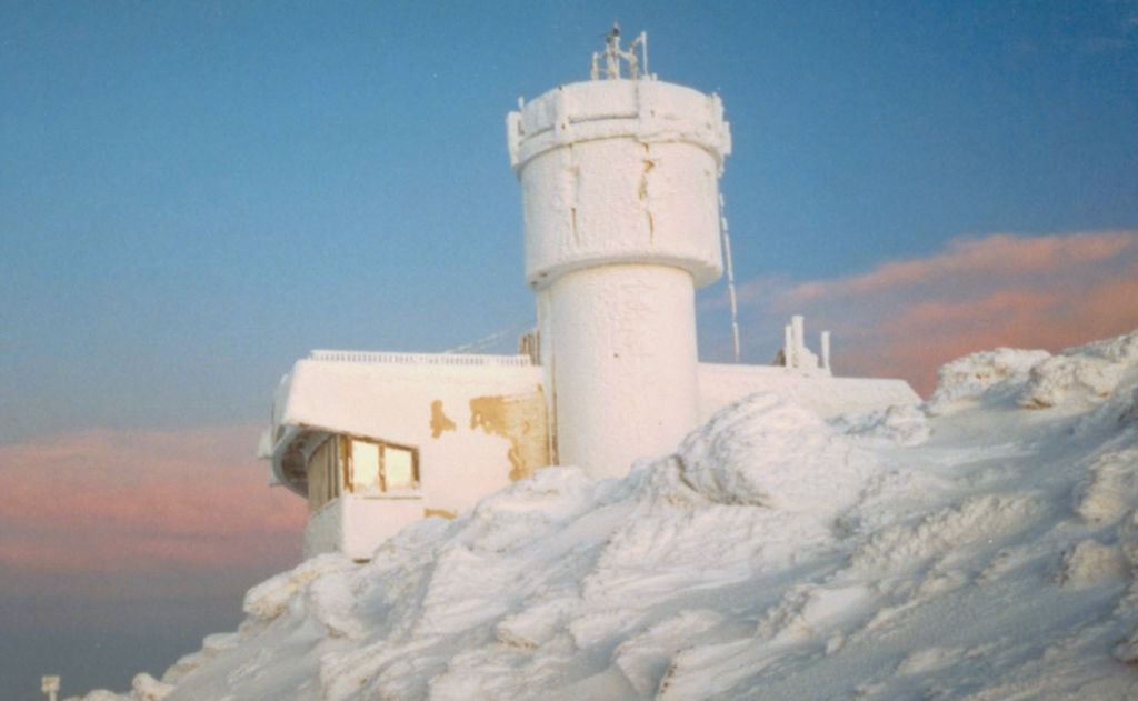 Located in northern New Hampshire, Mount Washington calls itself “home of the world’s worst weather.” With conditions rivaling those of Antarctica, the high thermal performance, operable windows on the Summit Building maintain a comfortable interior in spite of the frigid outside climate. During the few nice days, the windows can be opened for fresh air and natural ventilation. Photo courtesy Wausau Window and Wall Systems