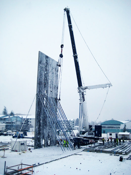 In total, 25 massive tilt-up concrete panels reaching 25 m (82 ft) in height, and averaging 45,359 kg (100,000 lb), were erected. 