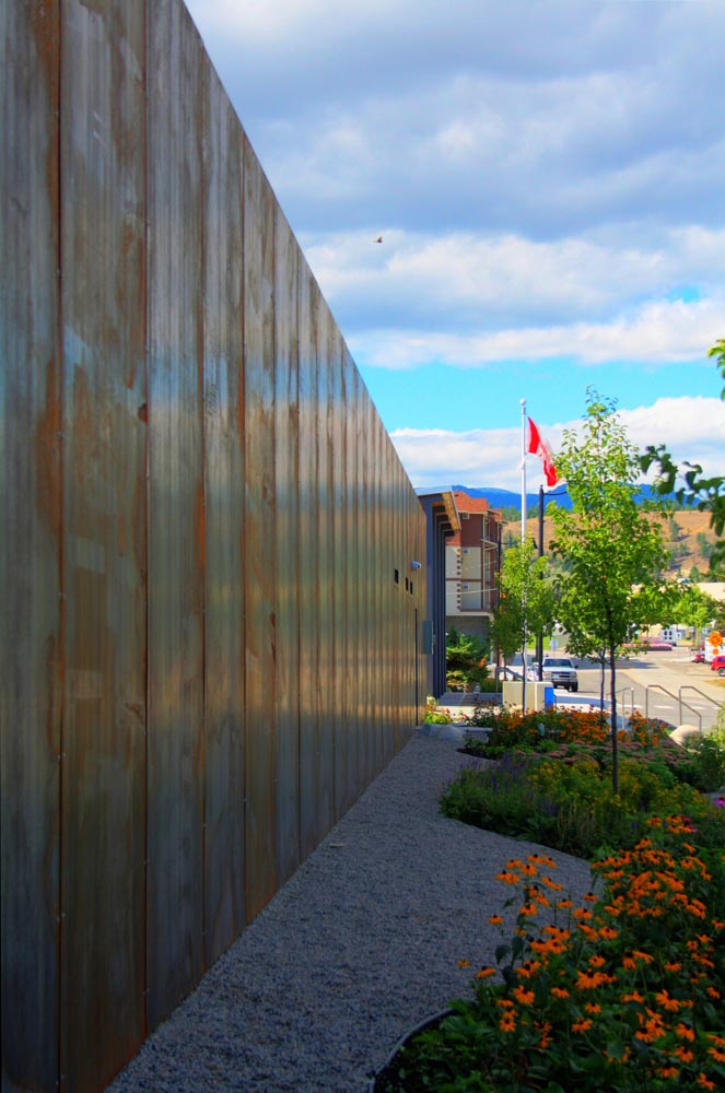 The building’s north side is steel-clad and houses overhead clerestory windows. 