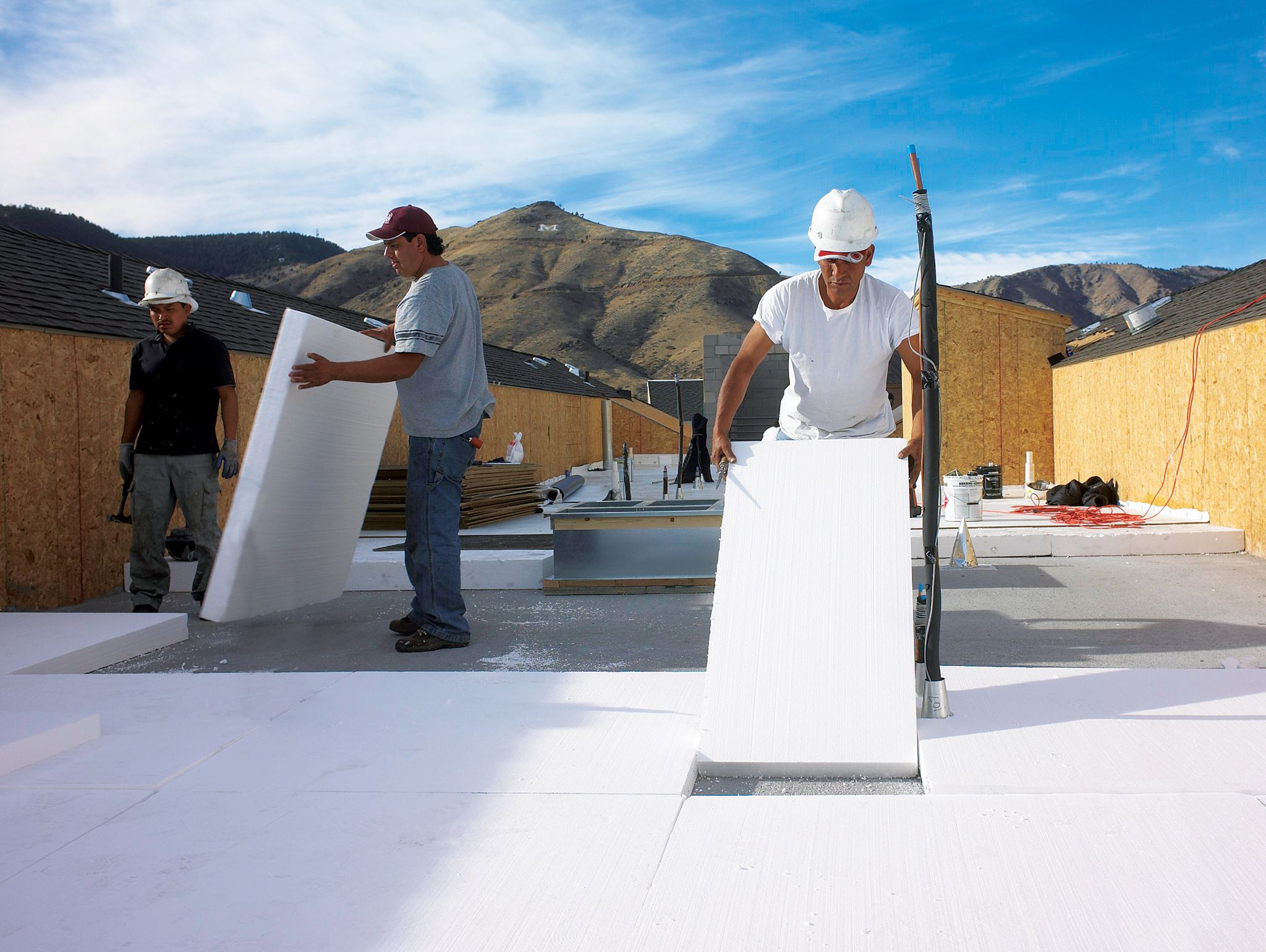 Contractors can readily cut EPS insulation to size in the field.