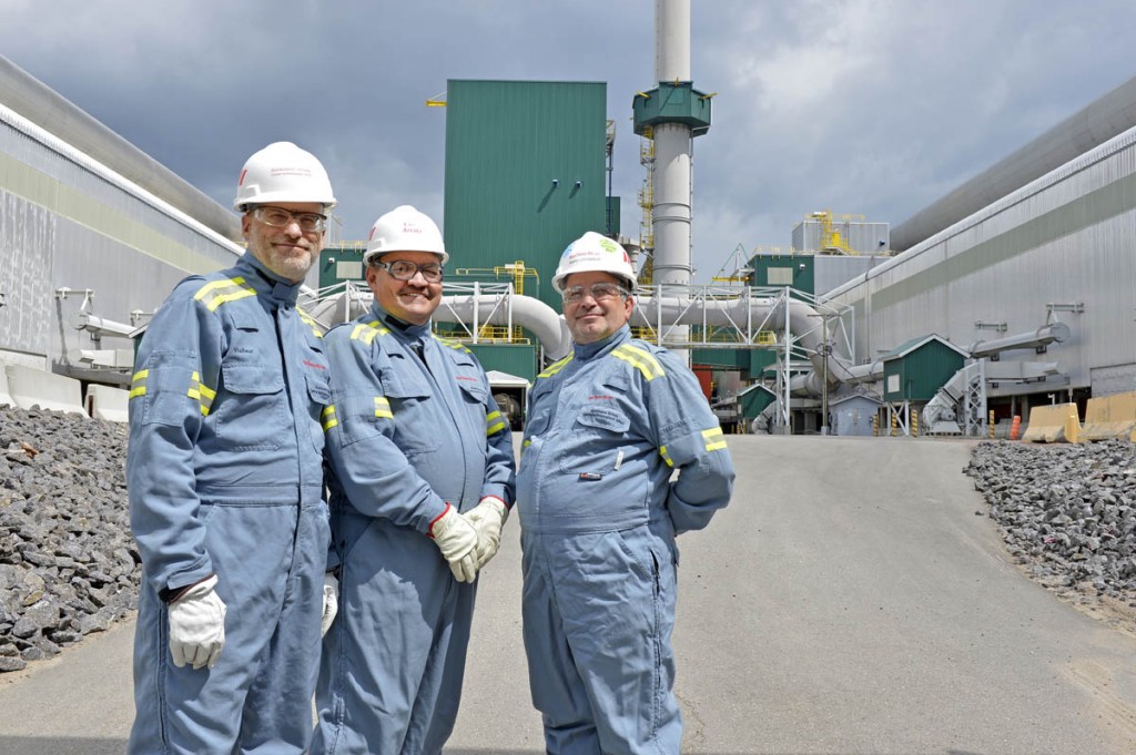 From left, André Noël (project manager, Hatch), Michel Charron (project director, Rio Tinto Alcan), and Marc O’Connor (vice-president of projects, North America mining and metallurgy, SNC-Lavalin) received the award on behalf of the project’s team. 