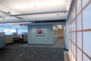  If there is no suspended ceiling, cabling of the sound-masking system must be handled according to esthetic considerations, which can be slightly more time-consuming. Photo © Janet Trost Photography