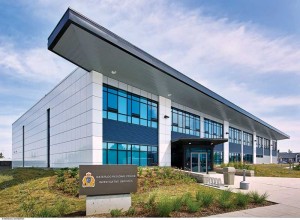 The Waterloo Regional Police Investigative Services Building houses labs, offices, and garages. Although is uses simple materials, layout, and architectural design, an innovative mechanical/electrical system helped reduce the two-storey building’s metered energy use to 52 per cent less than a conventional building of this type.