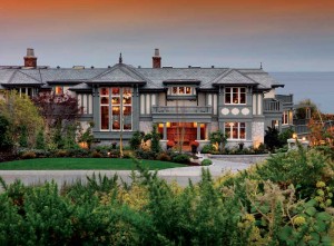 The house showcases hand-split natural stone roofing. Natural stone wall claddings and pillars were also used, and for the driveway and pathways, natural cobblestone and tile were used.