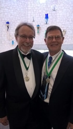 Keith Robinson, FCSC, FCSI, RSW, LEED AP (left) with his CSI College of Fellows introduction speaker—and fellow dual Fellow—John Lape, FCSI, FCSC, AIA, in Austin. Photo © Alana Sunness Griffith