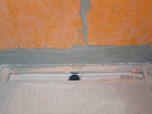 Linear drains were located close to the shower wall, allowing for an uninterrupted tile field on the shower floor. Photo courtesy Erin V. Photography