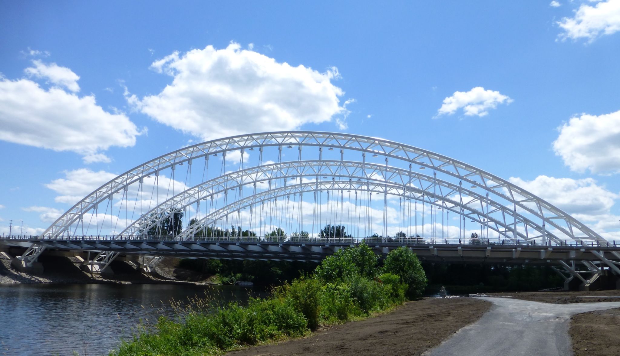 The Strandherd-Armstrong Bridge in Ottawa, Ont. used steel’s lightweight and flexible properties to its advantage and won the bridges category.