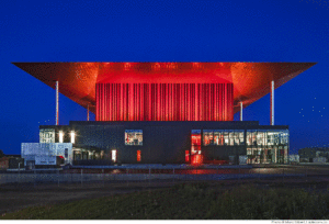 The Cogeco Amphitheatre in Ville des Trois-Rivières, Qué. won the architectural category at this year’s Canadian Institute of Steel Construction (CISC) Steel Design Awards of Excellence. Photos courtesy CISC