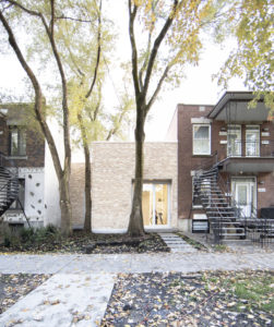 For a residence in the Rosemont-La Petite-Patrie borough of Montréal, Qué., Thomas Balaban Architect (TBA) retains the modest character of a ‘shoebox’ house through contemporary means and geometric abstraction. Photo courtesy TBA/Adrien Williams